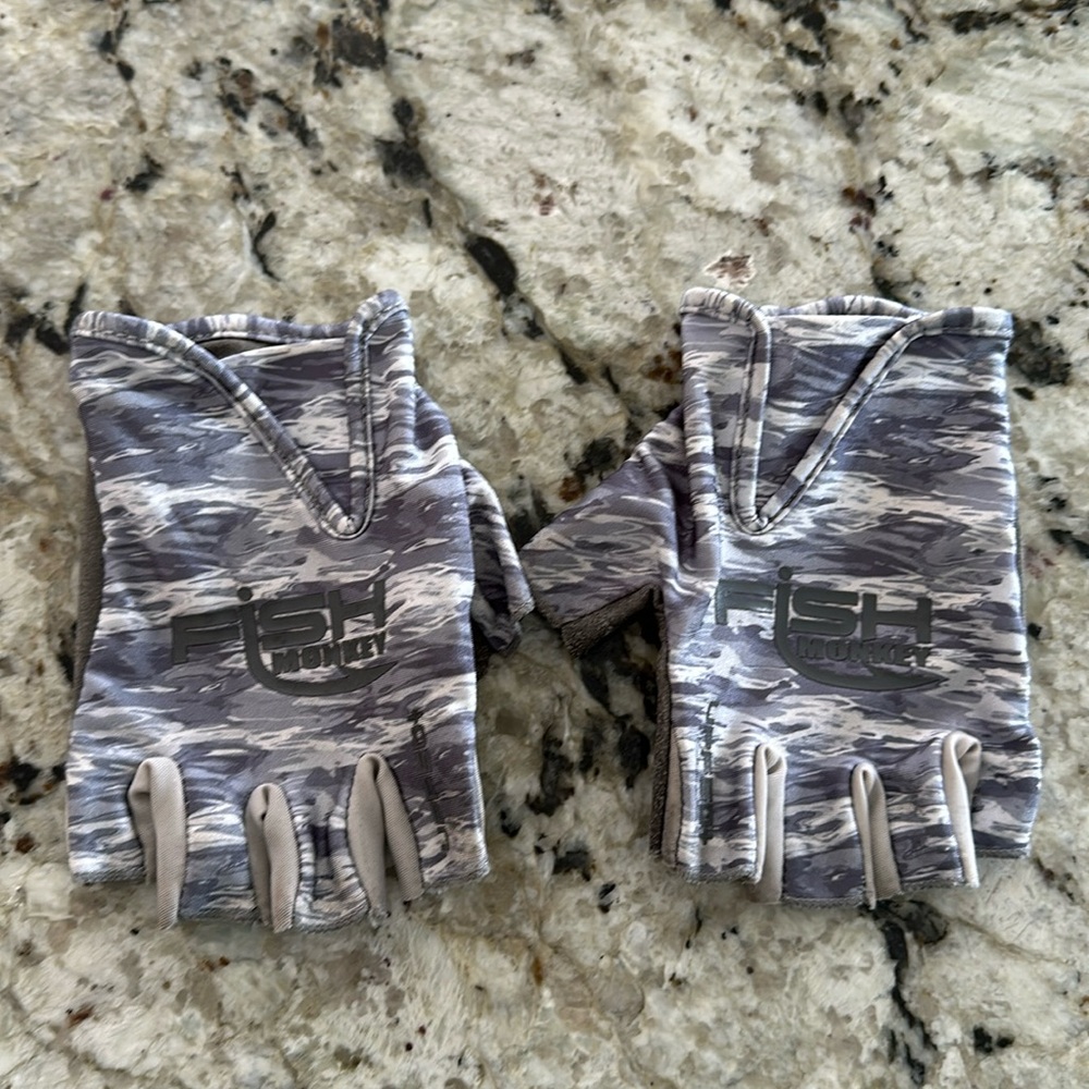 Gray Fingerless Fish Monkey Gloves